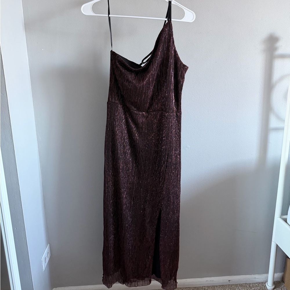 Socialite One Shoulder Metallic Midi Dress